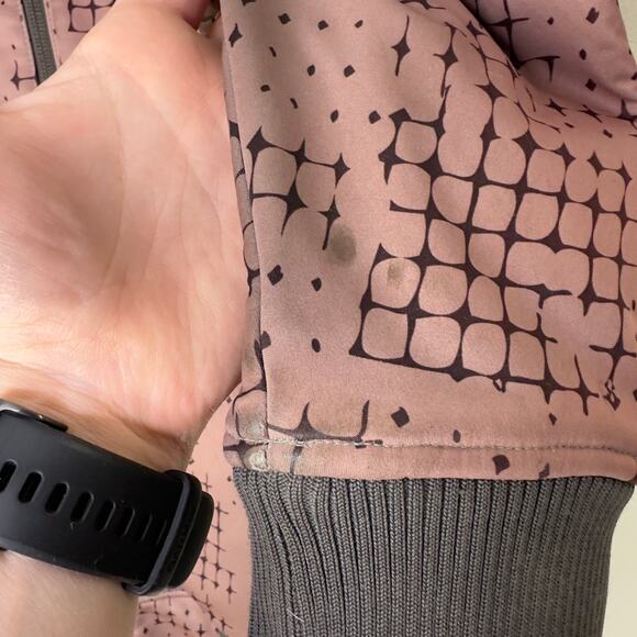 Simms Fishing Mens Small Soft Shell Jacket Hood Fish Scale Print Outdoor Utility - Picture 9 of 14